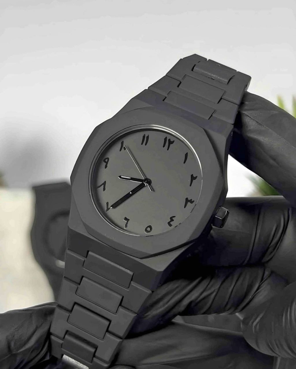 Black Arabic aura watch